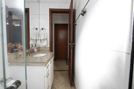 Apartamento à venda com 175m², 4 quartos e 2 vagasBanheiro Social