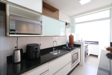 Apartamento à venda com 66m², 2 quartos e 1 vaga Apartamento à venda com 66m², 2 quartos e 1 vagaCozinha