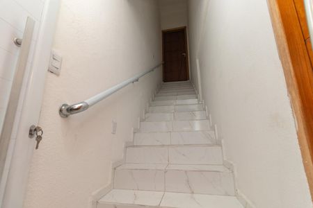 Apartamento para alugar com 42m², 1 quarto e sem vaga Apartamento para alugar com 42m², 1 quarto e sem vagaEscada de entrada