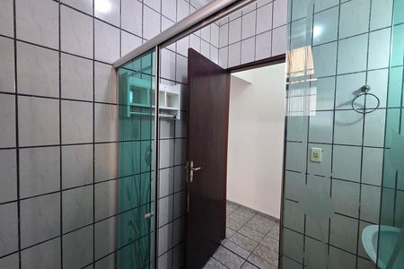 Banheiro social de casa para alugar com 3 quartos, 82m² em Nova Mirim, Praia Grande