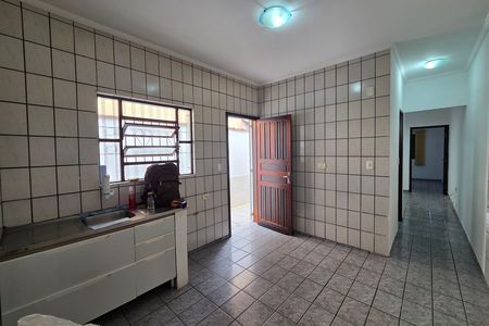 Cozinha de casa para alugar com 3 quartos, 82m² em Nova Mirim, Praia Grande