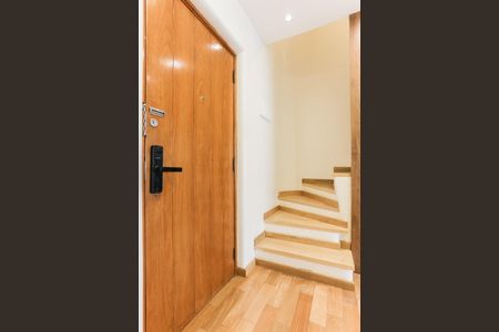 Escada de apartamento para alugar com 1 quarto, 65m² em Cerqueira César, São Paulo