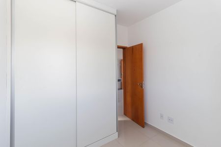 Quarto 2 de apartamento para alugar com 2 quartos, 39m² em Vila Jacuí, São Paulo