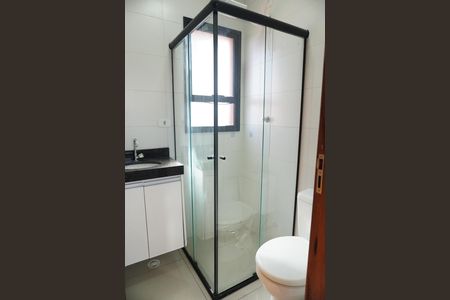 Banheiro social de apartamento para alugar com 2 quartos, 47m² em Vila Jacuí, São Paulo