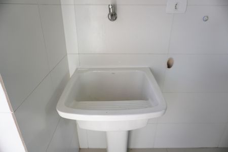 Área de serviço de apartamento para alugar com 2 quartos, 47m² em Vila Jacuí, São Paulo