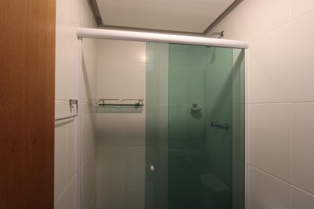 Banheiro da suíte de apartamento para alugar com 2 quartos, 79m² em Barra Olímpica, Rio de Janeiro