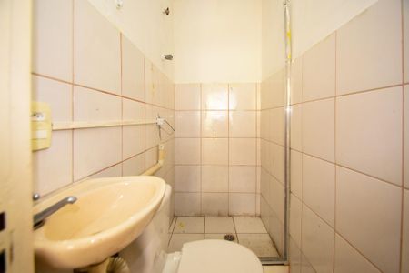 Banheiro de serviço de casa para alugar com 3 quartos, 118m² em Pinheiros, São Paulo