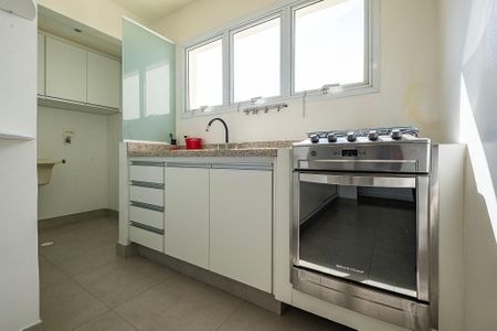 Cozinha de apartamento para alugar com 2 quartos, 110m² em Pinheiros, São Paulo