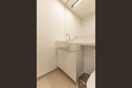 Banheiro de apartamento para alugar com 1 quarto, 35m² em Indianópolis, São Paulo
