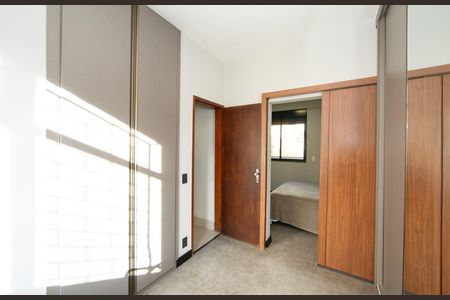 Apartamento para alugar com 185m², 2 quartos e 1 vaga Apartamento para alugar com 185m², 2 quartos e 1 vagaCLOSET QUARTO1