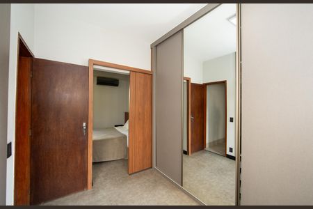 Apartamento para alugar com 185m², 2 quartos e 1 vaga Apartamento para alugar com 185m², 2 quartos e 1 vagaCLOSET QUARTO1
