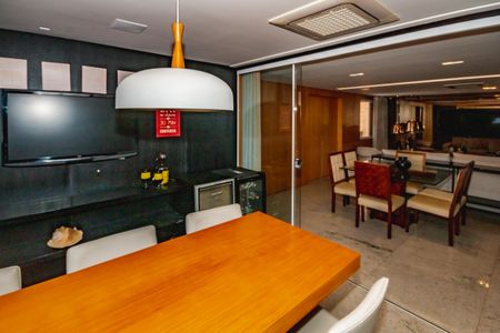 Apartamento à venda com 188m², 4 quartos e 3 vagasVaranda gourmet