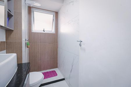 Banheiro social de apartamento para alugar com 3 quartos, 76m² em Jardim Goiás, Goiânia