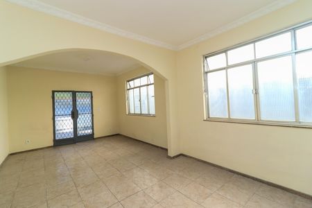 Casa para alugar com 3 quartos, 150m² em Marechal Hermes, Rio de Janeiro