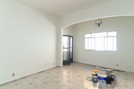 Casa para alugar com 3 quartos, 160m² em Marechal Hermes, Rio de Janeiro
