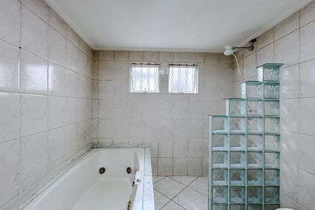 Banheiro da Suíte de casa para alugar com 5 quartos, 300m² em Vila Carrão, São Paulo