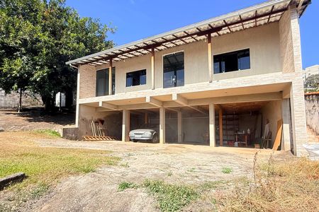 Fachada de casa à venda com 3 quartos, 855m² em Palmeiras, Belo Horizonte