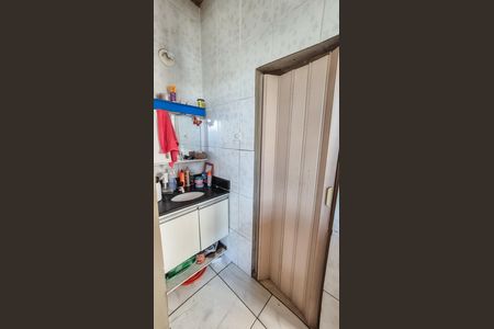 Lavabo e Banheiro  de casa para alugar com 2 quartos, 50m² em Cordovil, Rio de Janeiro