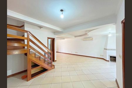 Casa de condomínio para alugar com 140m², 3 quartos e 2 vagas Casa de condomínio para alugar com 140m², 3 quartos e 2 vagasSala
