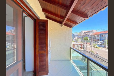 Varanda de casa de condomínio para alugar com 3 quartos, 140m² em Hípica, Porto Alegre