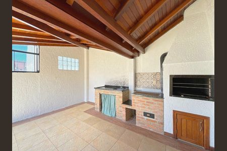 Casa de condomínio para alugar com 140m², 3 quartos e 2 vagas Casa de condomínio para alugar com 140m², 3 quartos e 2 vagasChurrasqueira
