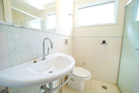 Casa para alugar com 381m², 4 quartos e 6 vagas Casa para alugar com 381m², 4 quartos e 6 vagasBanheiro