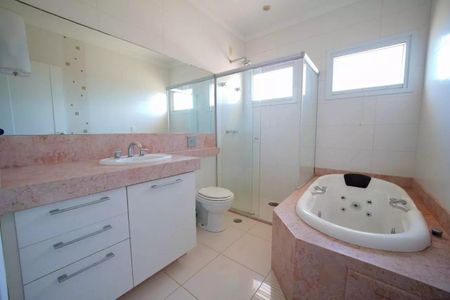 Banheiro de casa para alugar com 4 quartos, 381m² em Loteamento Alphaville Campinas, Campinas