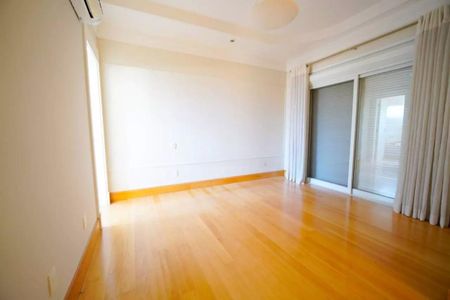 Casa para alugar com 381m², 4 quartos e 6 vagas Casa para alugar com 381m², 4 quartos e 6 vagasQuarto