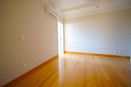 Casa para alugar com 381m², 4 quartos e 6 vagas Casa para alugar com 381m², 4 quartos e 6 vagasQuarto