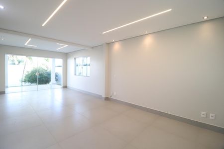 Casa de condomínio para alugar com 259m², 4 quartos e 4 vagasSala