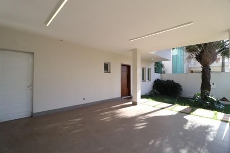 Casa de condomínio para alugar com 259m², 4 quartos e 4 vagasVaranda da Sala