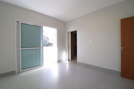Casa de condomínio para alugar com 259m², 4 quartos e 4 vagasSuíte 2