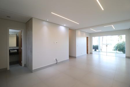 Casa de condomínio para alugar com 259m², 4 quartos e 4 vagasSala