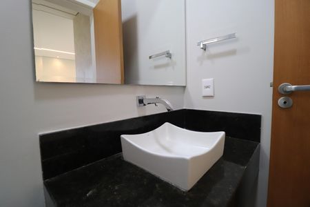 Casa de condomínio para alugar com 259m², 4 quartos e 4 vagasLavabo 