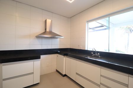 Cozinha de casa de condomínio para alugar com 4 quartos, 259m² em Gávea, Uberlândia