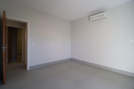 Casa de condomínio para alugar com 259m², 4 quartos e 4 vagasSuíte 2