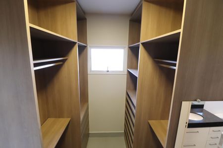 Casa de condomínio para alugar com 259m², 4 quartos e 4 vagasCloset da Suíte 2