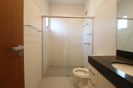 Casa de condomínio para alugar com 259m², 4 quartos e 4 vagasBanheiro da Suíte 2