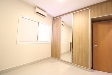 Casa de condomínio para alugar com 259m², 4 quartos e 4 vagasSuíte