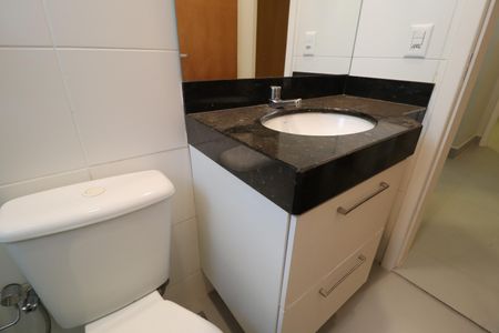Casa de condomínio para alugar com 259m², 4 quartos e 4 vagasBanheiro Social