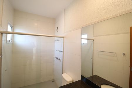 Casa de condomínio para alugar com 259m², 4 quartos e 4 vagasBanheiro da Suíte 2