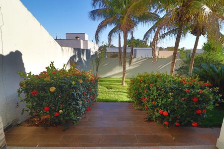 Casa de condomínio para alugar com 259m², 4 quartos e 4 vagasQuintal - Jardim