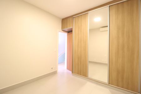 Casa de condomínio para alugar com 259m², 4 quartos e 4 vagasQuarto 2