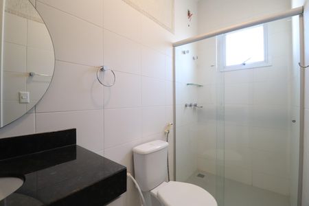 Casa de condomínio para alugar com 259m², 4 quartos e 4 vagasBanheiro da Suíte