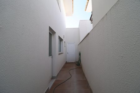 Casa de condomínio para alugar com 259m², 4 quartos e 4 vagasCorredor