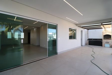 Casa de condomínio para alugar com 259m², 4 quartos e 4 vagasVaranda gourmet