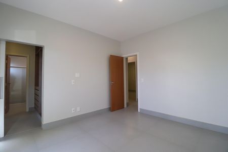 Casa de condomínio para alugar com 259m², 4 quartos e 4 vagasSuíte 2