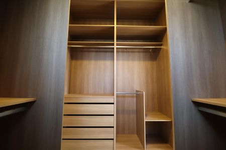 Casa de condomínio para alugar com 259m², 4 quartos e 4 vagasCloset da Suíte 2