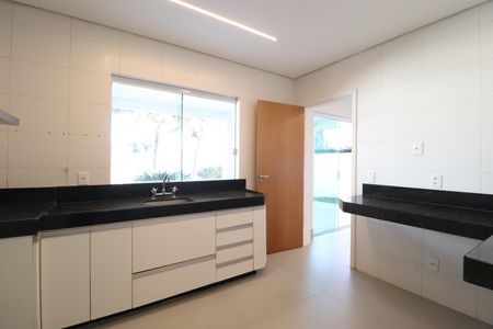 Casa de condomínio para alugar com 259m², 4 quartos e 4 vagasCozinha