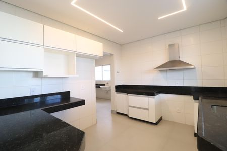 Casa de condomínio para alugar com 259m², 4 quartos e 4 vagasCozinha